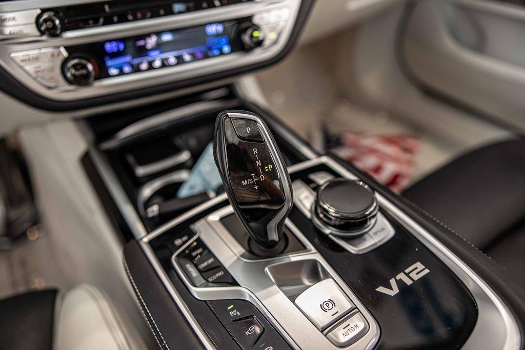 2018 BMW M760i xDrive Vehicle Photo in Saint Charles, IL 60174