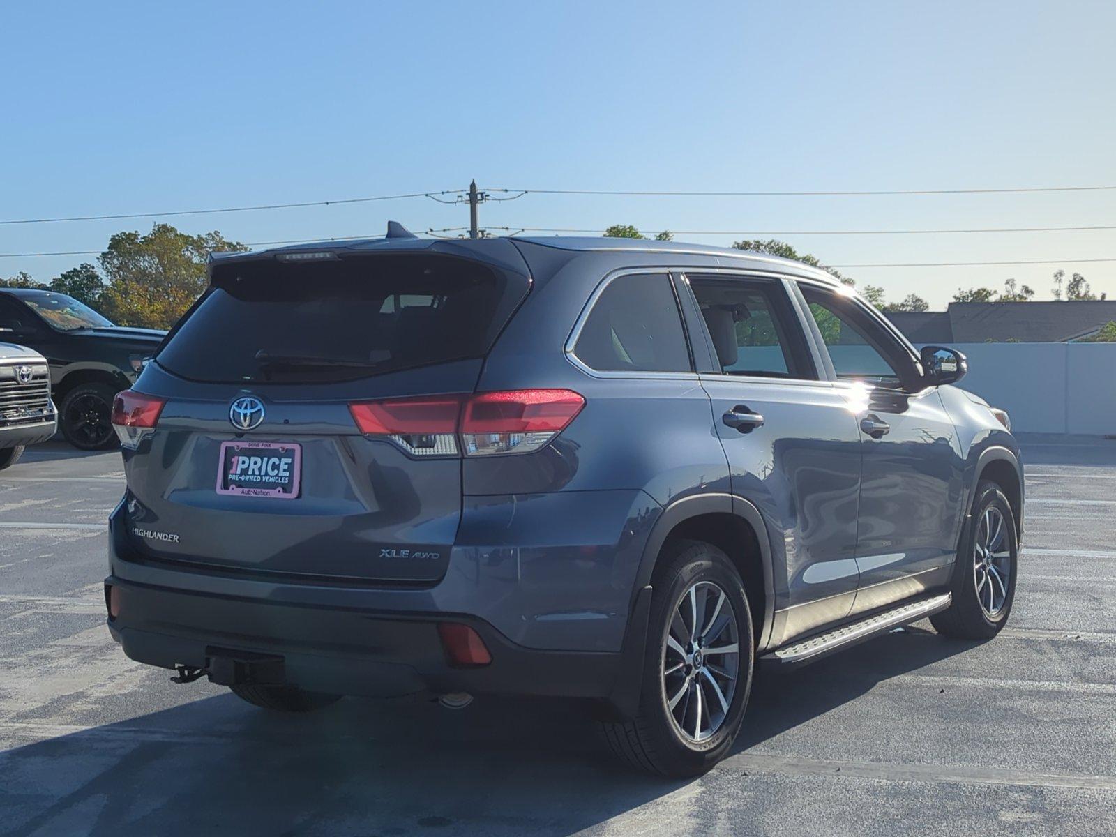 2019 Toyota Highlander Vehicle Photo in Ft. Myers, FL 33907