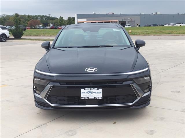 2024 Hyundai SONATA Hybrid Vehicle Photo in Peoria, IL 61615