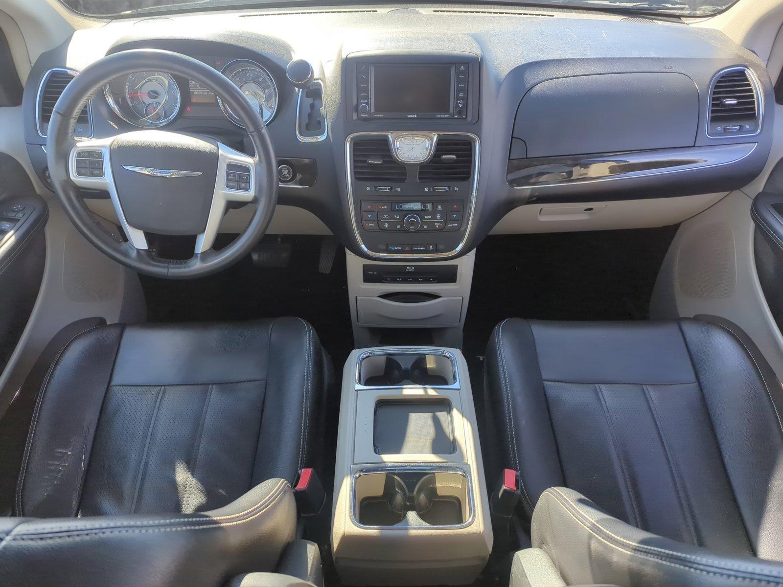 2014 Chrysler Town & Country Vehicle Photo in Memphis, TN 38128