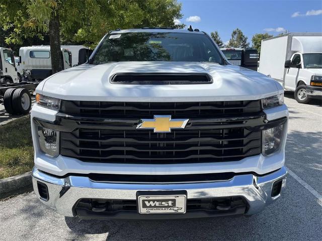 2024 Chevrolet Silverado 3500 HD Chassis Cab Vehicle Photo in ALCOA, TN 37701-3235