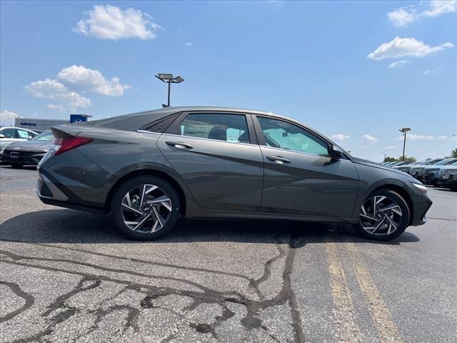 2024 Hyundai ELANTRA Vehicle Photo in O'Fallon, IL 62269