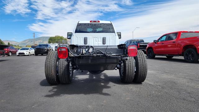 2025 Chevrolet Silverado 3500 HD Chassis Cab Vehicle Photo in FLAGSTAFF, AZ 86001-6214