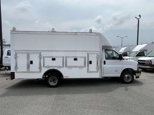 2024 Chevrolet Express Cutaway 4500 Vehicle Photo in ALCOA, TN 37701-3235