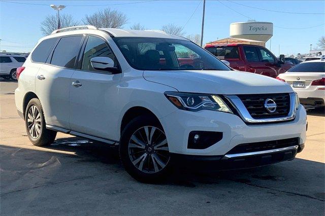 2017 Nissan Pathfinder Vehicle Photo in TOPEKA, KS 66609-0000