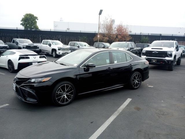 Used 2022 Toyota Camry SE with VIN 4T1G11AK6NU004454 for sale in Concord, CA