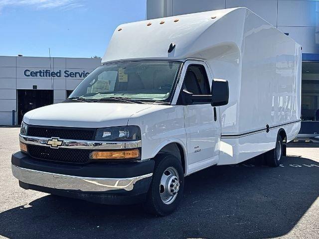 2023 Chevrolet Express Commercial Cutaway Vehicle Photo in GARDNER, MA 01440-3110