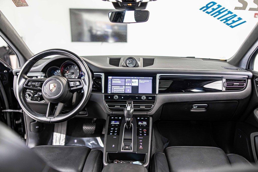 2022 Porsche Macan Vehicle Photo in Saint Charles, IL 60174