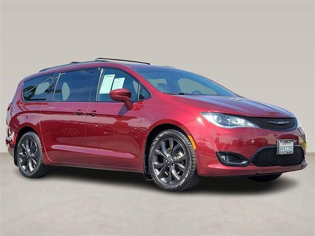 2018 Chrysler Pacifica Vehicle Photo in SIGNAL HILL, CA 90755-1909