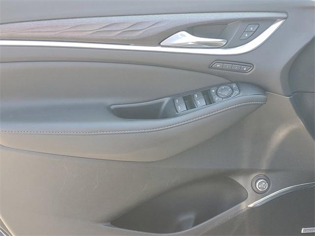 2023 Buick Enclave Vehicle Photo in GRAND BLANC, MI 48439-8139