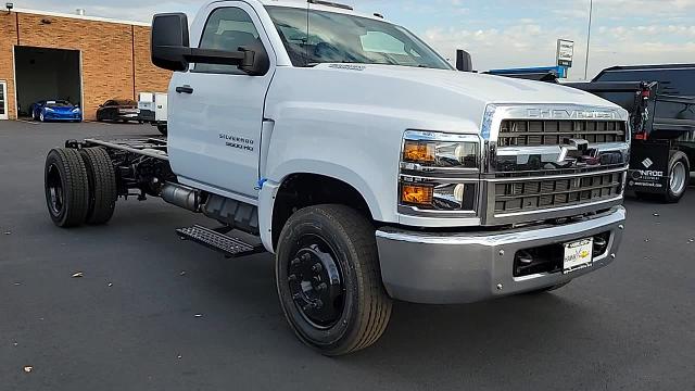 2024 Chevrolet Silverado Chassis Cab Vehicle Photo in JOLIET, IL 60435-8135