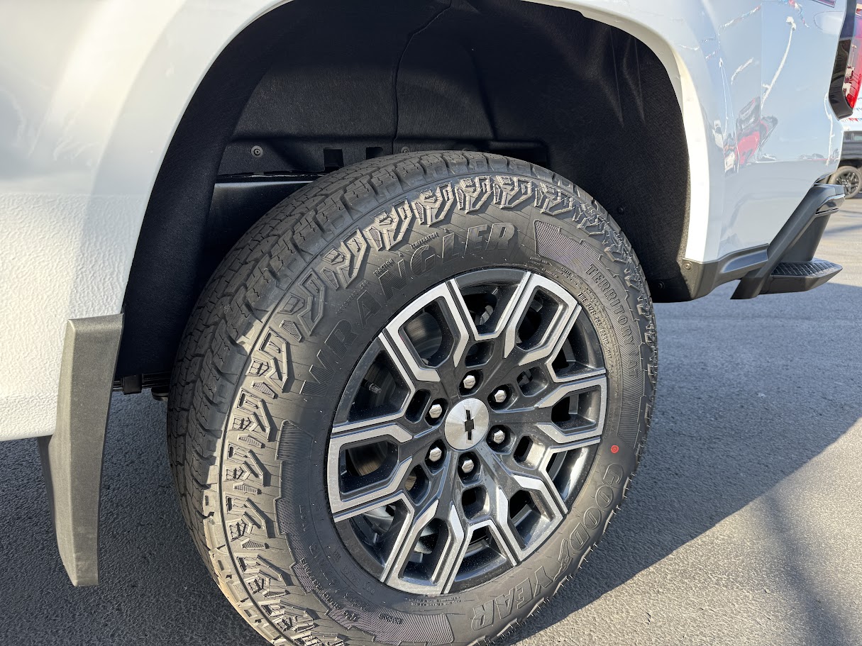 2024 Chevrolet Colorado Vehicle Photo in BOONVILLE, IN 47601-9633