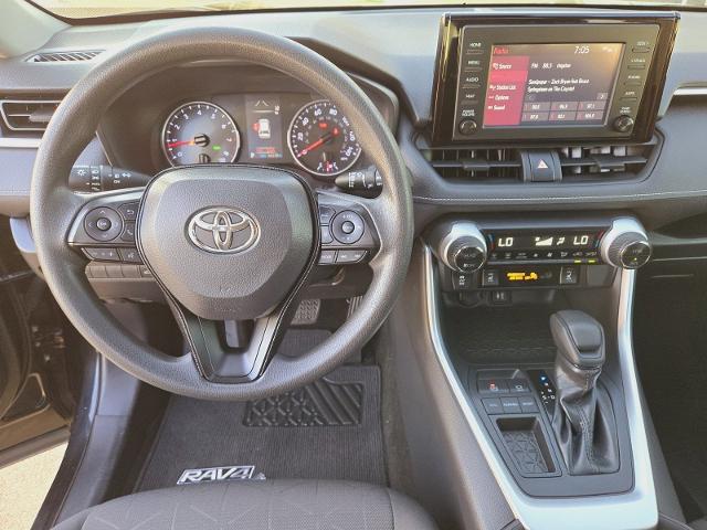 2019 Toyota RAV4 Vehicle Photo in Weatherford, TX 76087-8771