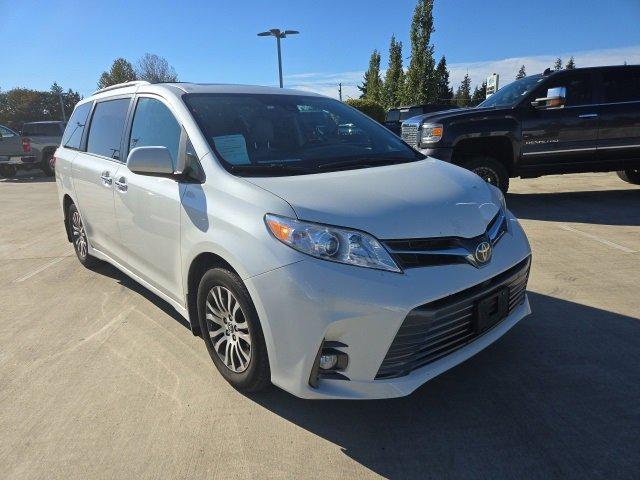 2018 Toyota Sienna Vehicle Photo in EVERETT, WA 98203-5662