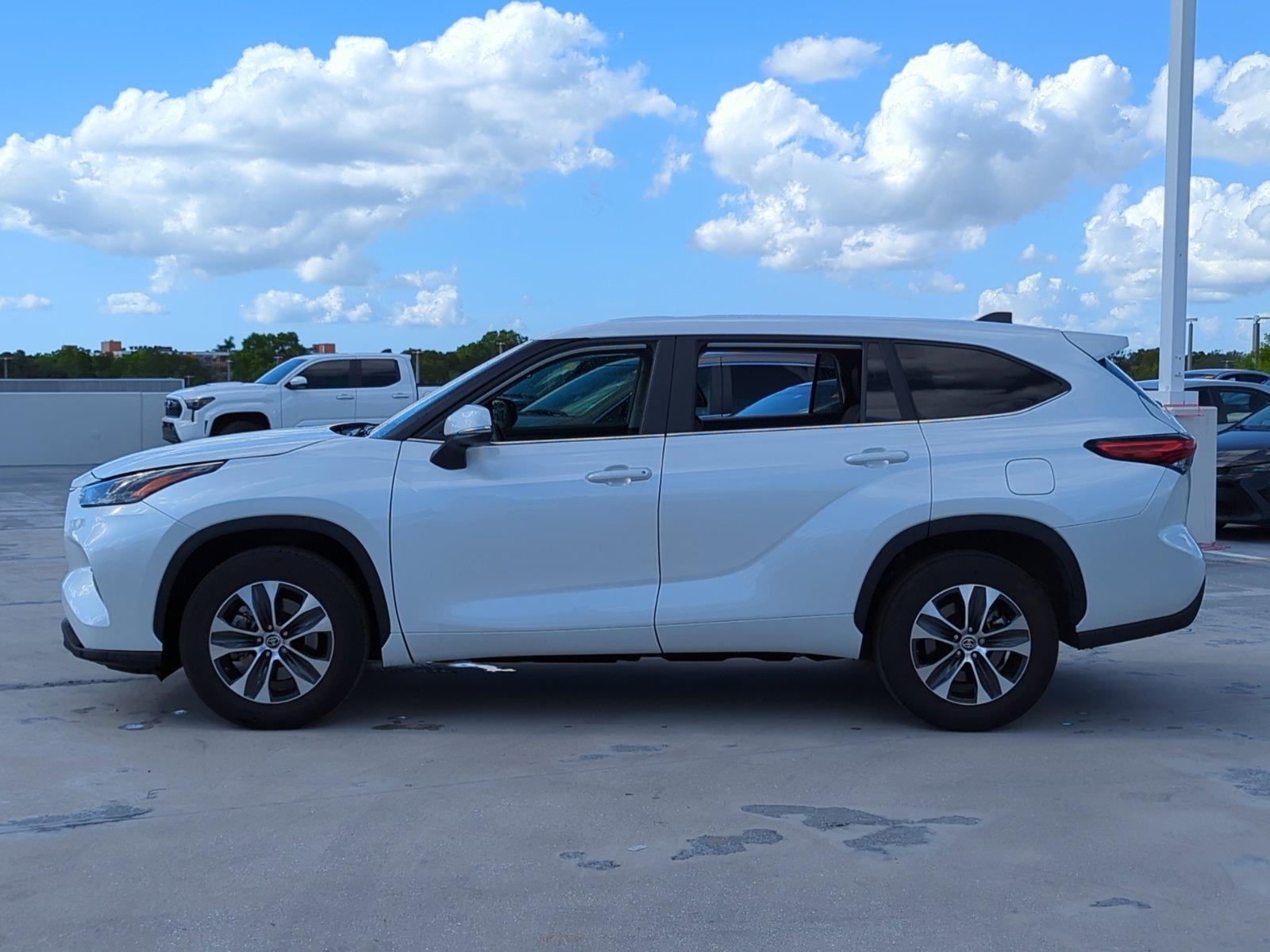 2023 Toyota Highlander Vehicle Photo in Ft. Myers, FL 33907