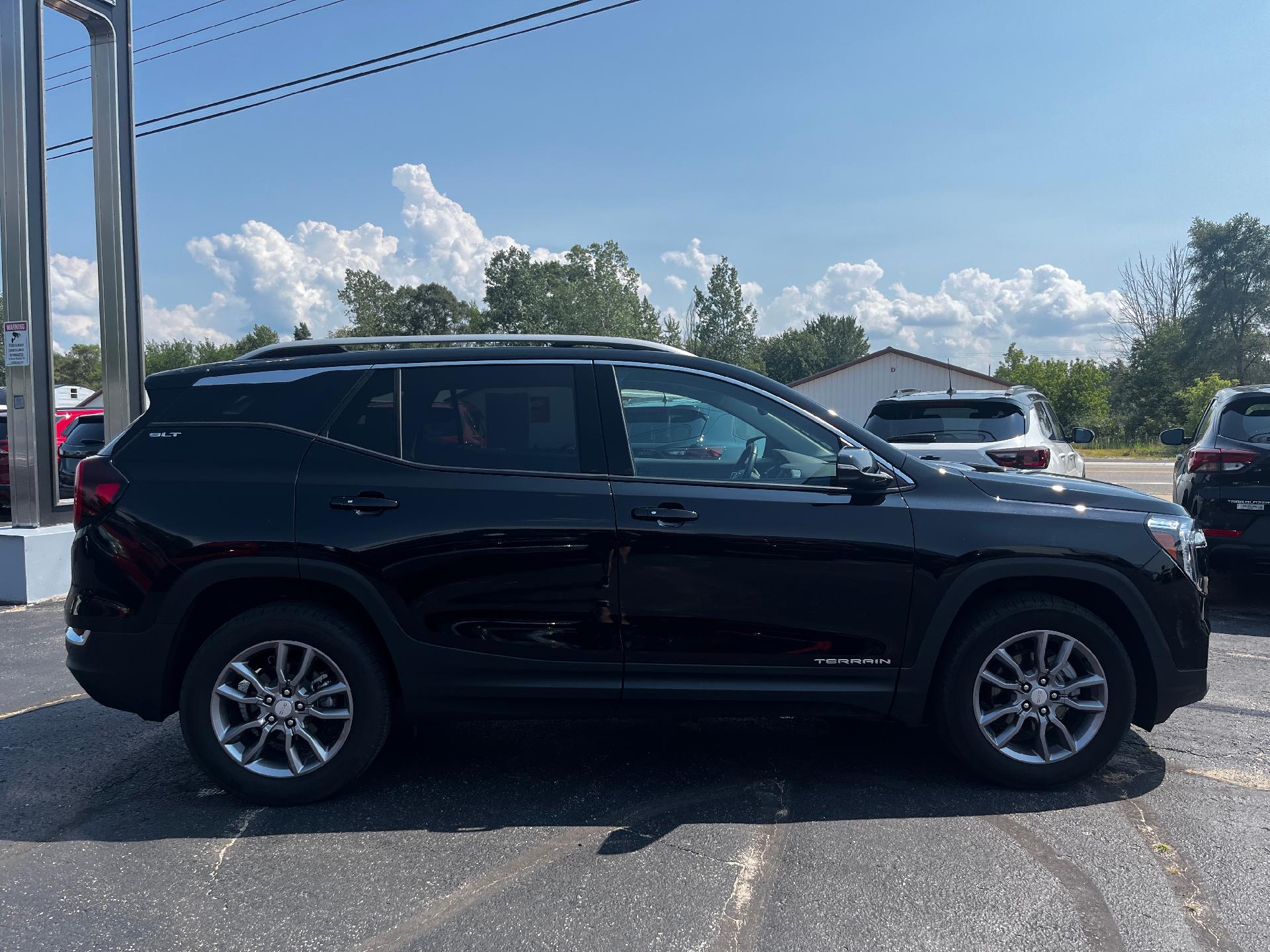 2023 GMC Terrain Vehicle Photo in CLARE, MI 48617-9414