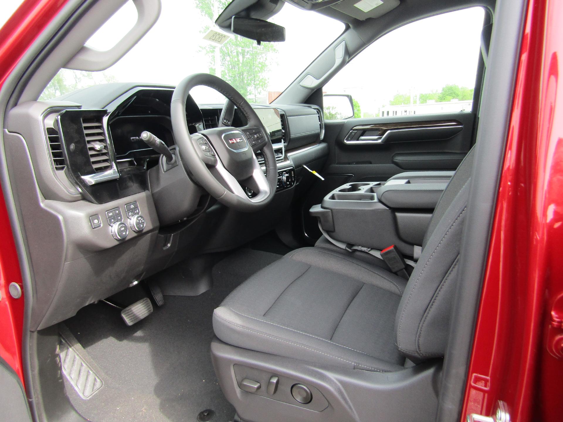 2024 GMC Sierra 1500 Vehicle Photo in GREENVILLE, OH 45331-1026