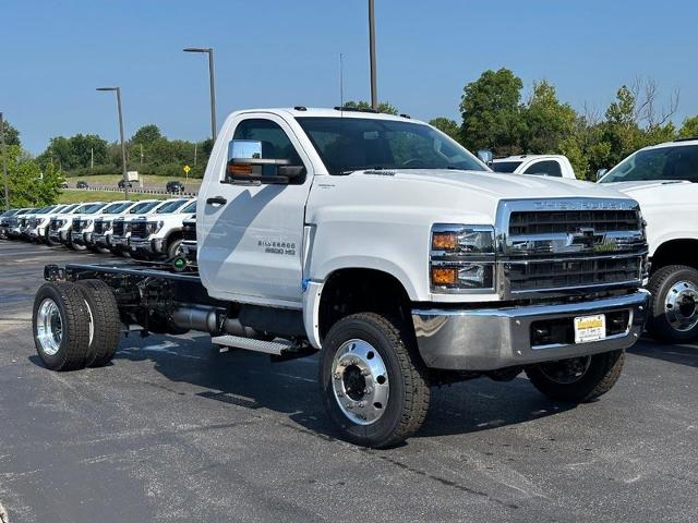 2024 Chevrolet Silverado 5500 HD Vehicle Photo in COLUMBIA, MO 65203-3903