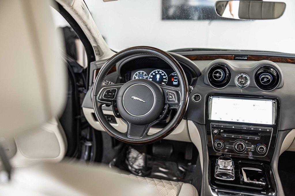 2019 Jaguar XJ Vehicle Photo in Plainfield, IL 60586