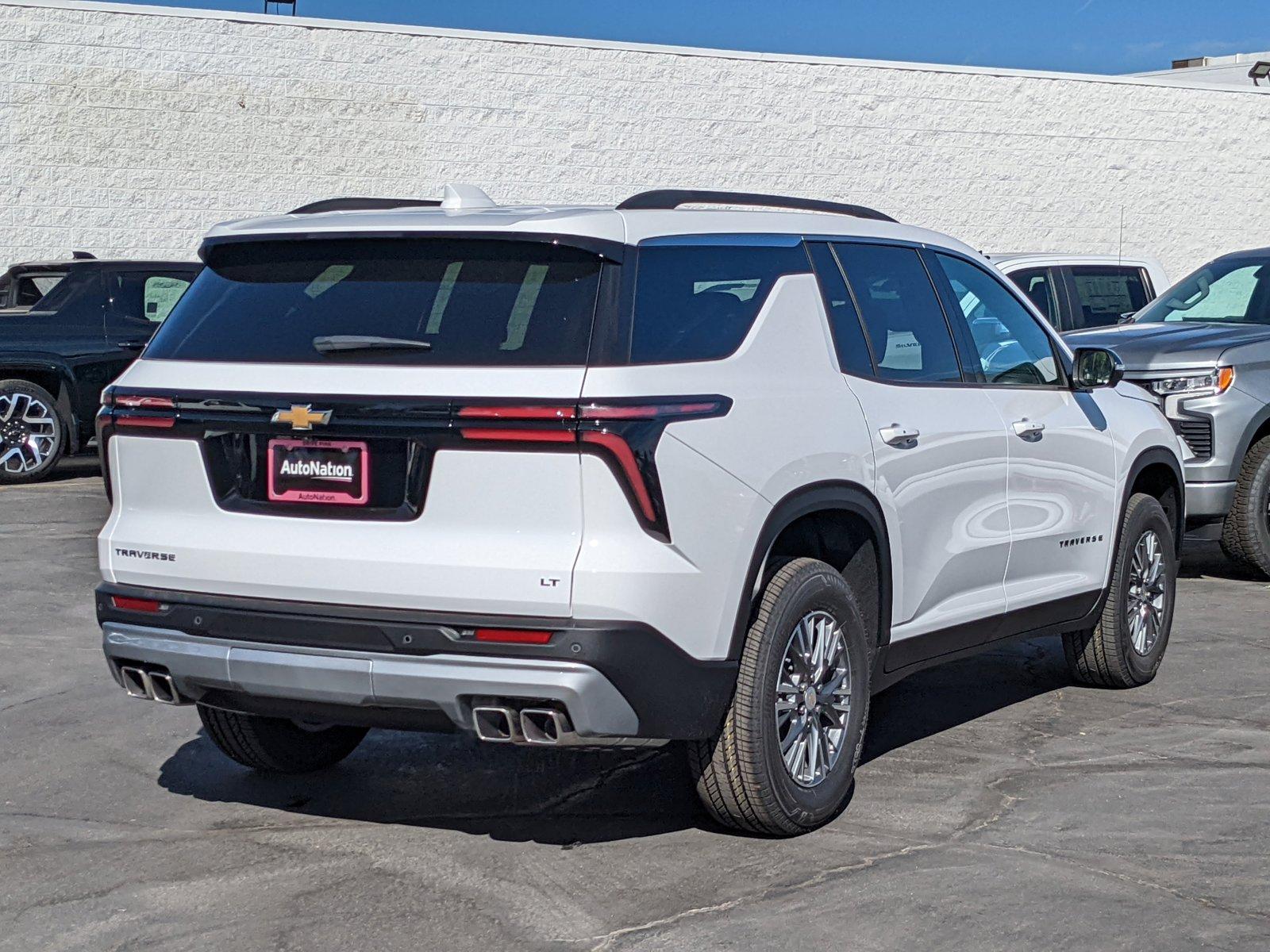 2024 Chevrolet Traverse Vehicle Photo in VALENCIA, CA 91355-1705