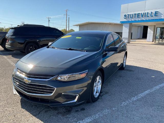 2017 Chevrolet Malibu Vehicle Photo in PONCA CITY, OK 74601-1036