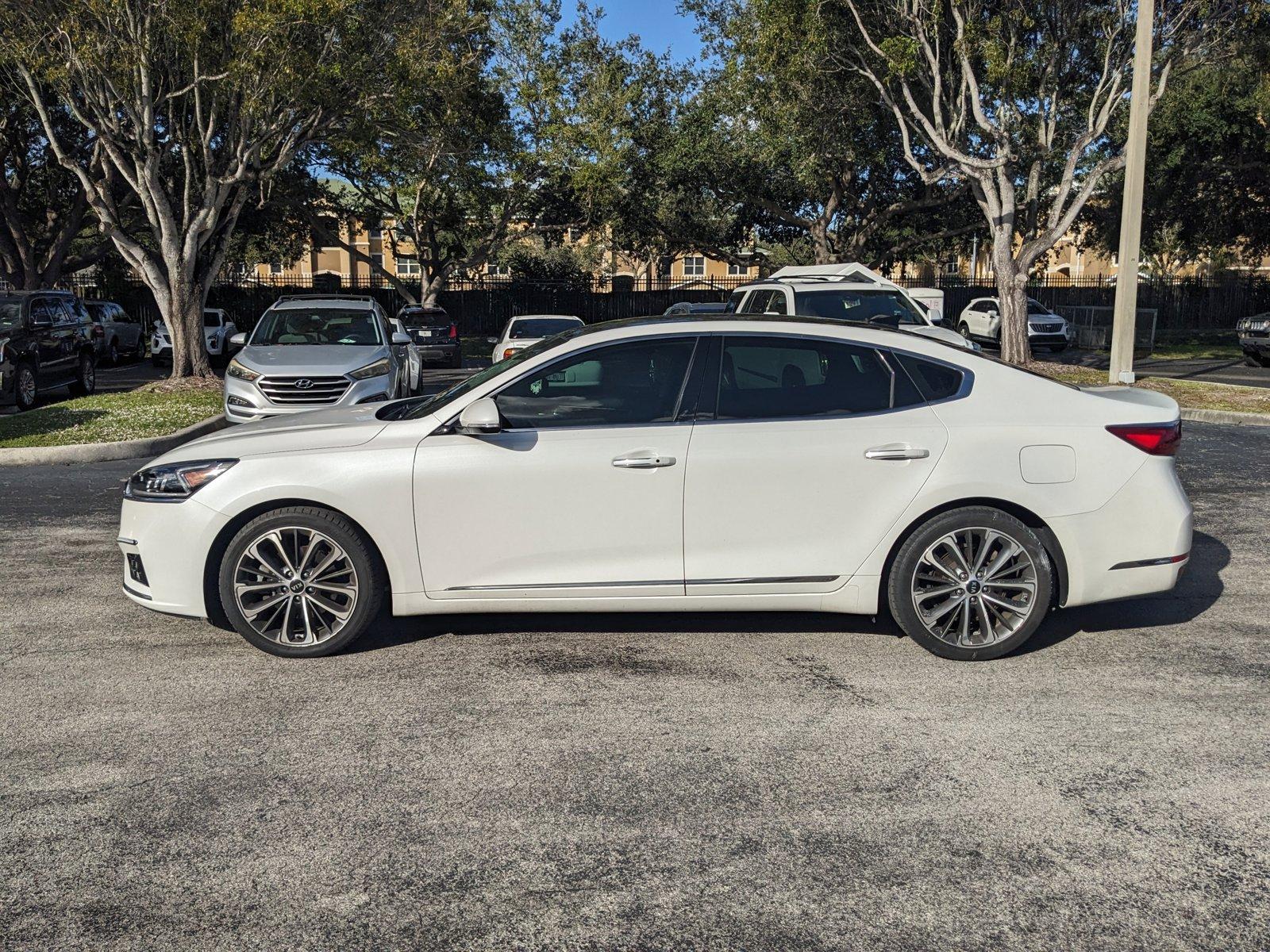 2017 Kia Cadenza Vehicle Photo in WEST PALM BEACH, FL 33407-3296