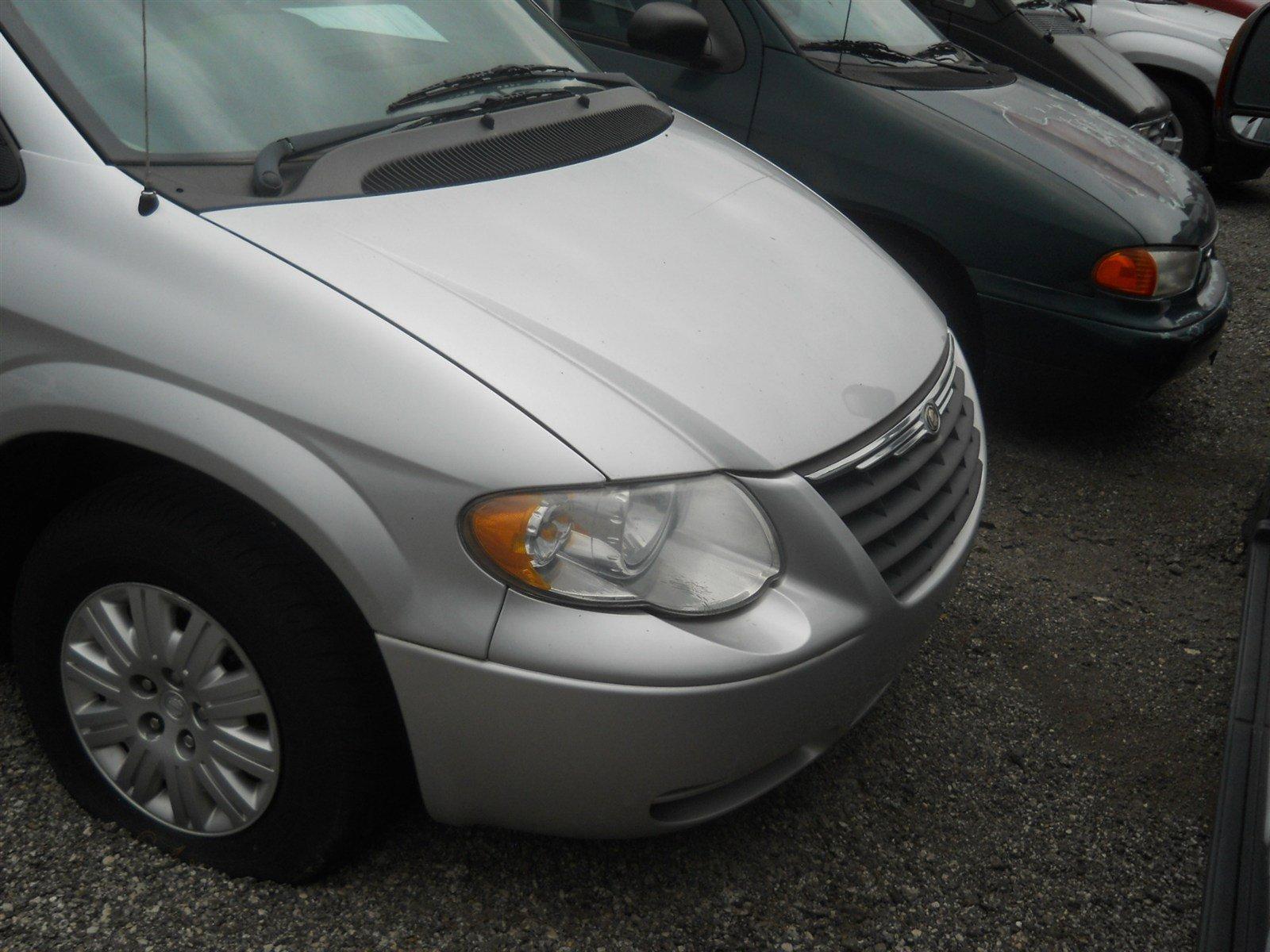 Used 2006 Chrysler Town & Country LX with VIN 2A4GP44R16R765964 for sale in Delavan, IL