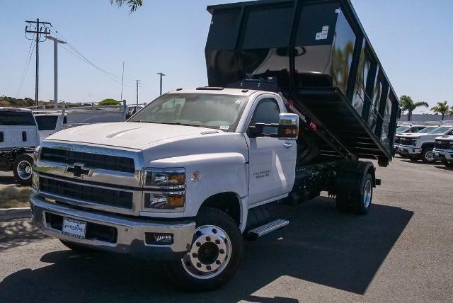 2023 Chevrolet Silverado Chassis Cab Vehicle Photo in VENTURA, CA 93003-8585