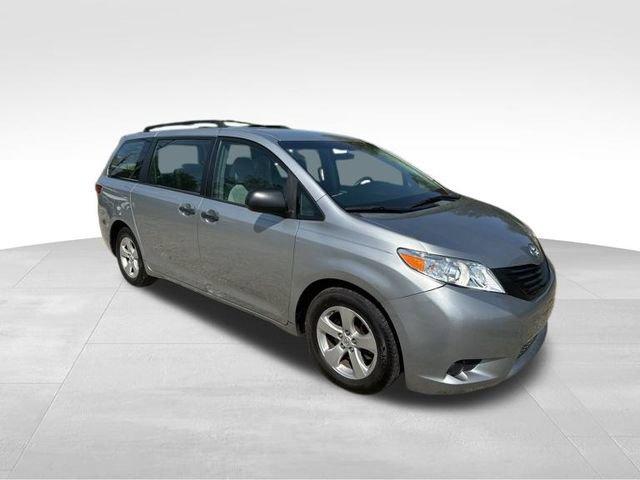 2016 Toyota Sienna Vehicle Photo in MEDINA, OH 44256-9631