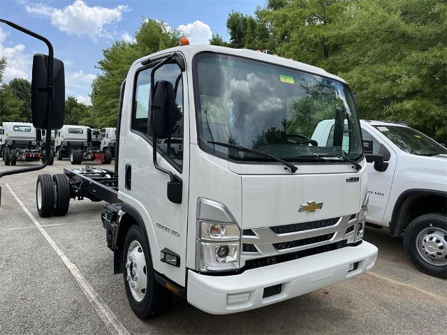 2025 Chevrolet Low Cab Forward 5500 XG Vehicle Photo in ALCOA, TN 37701-3235