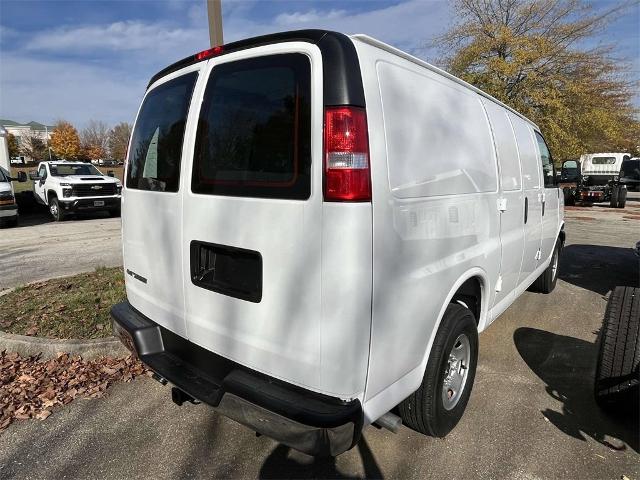 2025 Chevrolet Express Cargo 2500 Vehicle Photo in ALCOA, TN 37701-3235