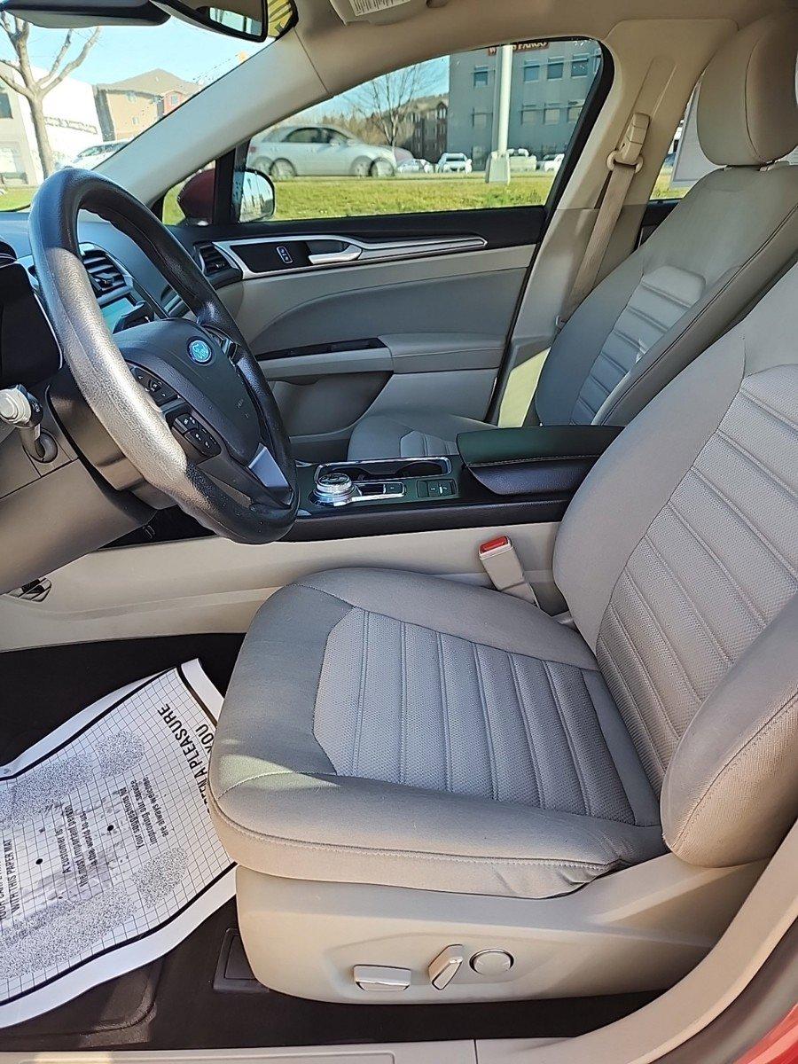 2019 Ford Fusion Hybrid Vehicle Photo in Cedar Rapids, IA 52402