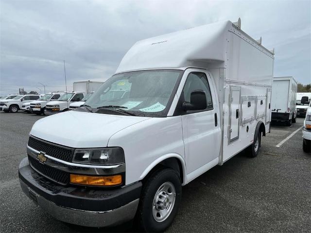 2023 Chevrolet Express Cutaway 3500 Vehicle Photo in ALCOA, TN 37701-3235