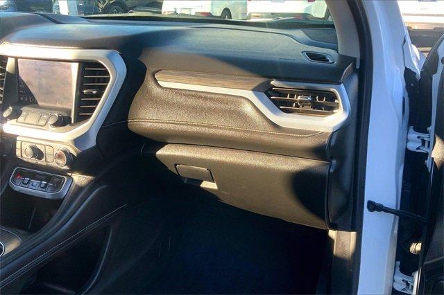 2023 GMC Acadia Vehicle Photo in TOPEKA, KS 66609-0000