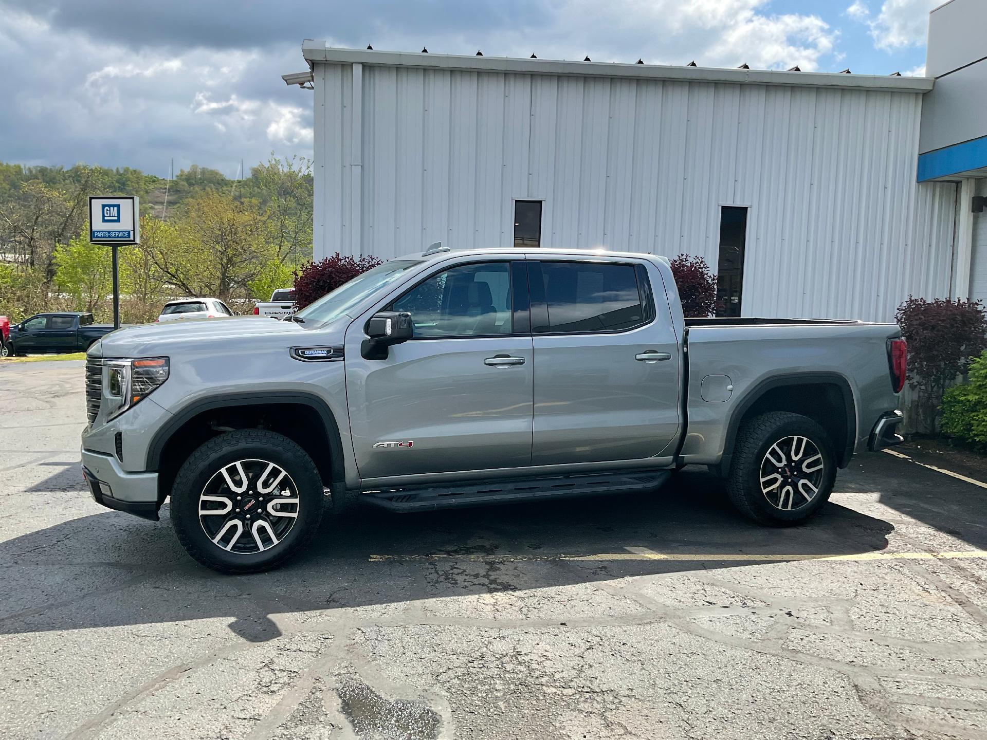 Used 2023 GMC Sierra 1500 AT4 with VIN 1GTUUEE82PZ155219 for sale in Bellaire, OH