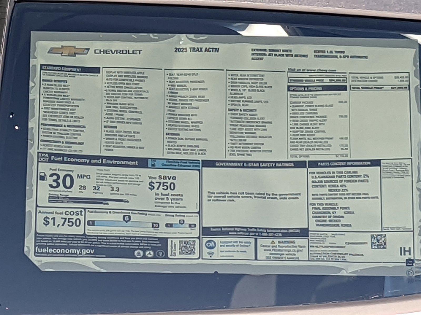 2025 Chevrolet Trax Vehicle Photo in VALENCIA, CA 91355-1705