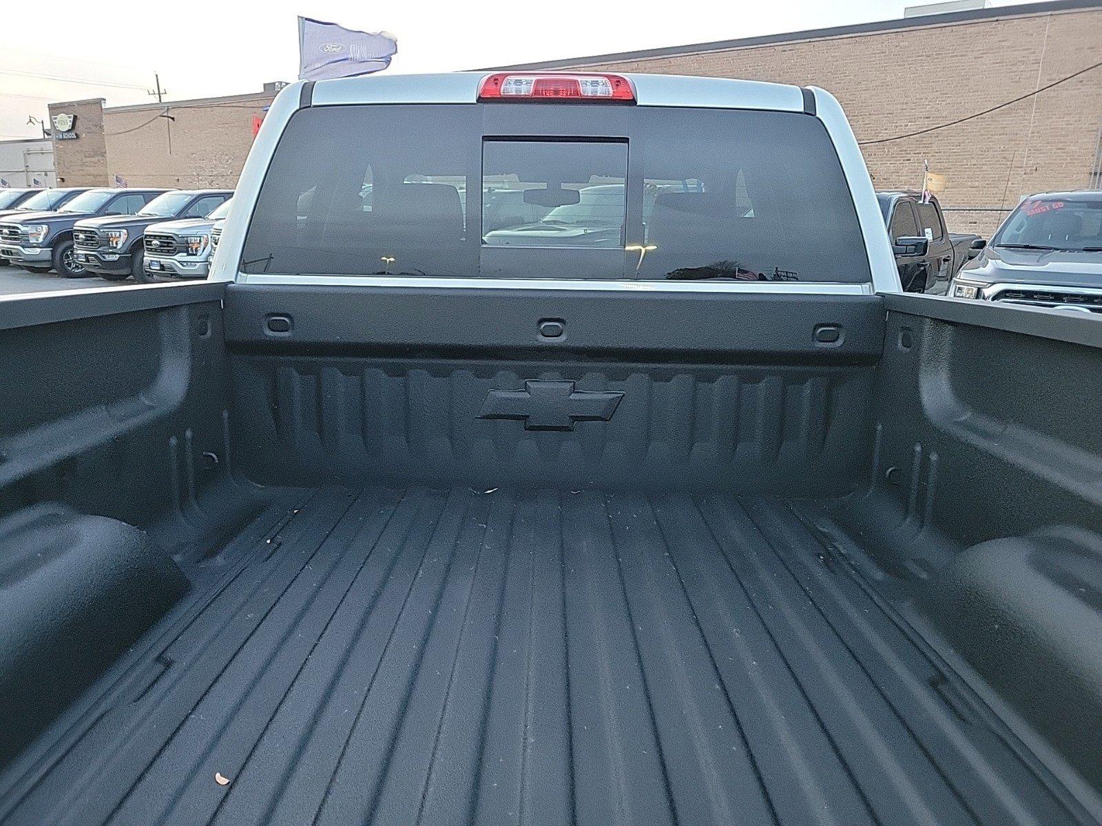 2017 Chevrolet Silverado 1500 Vehicle Photo in Saint Charles, IL 60174