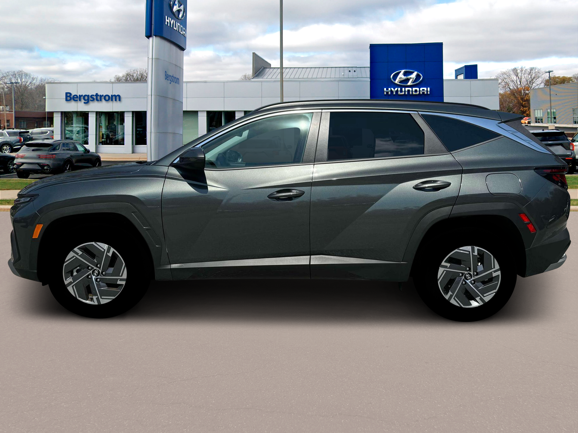 2025 Hyundai TUCSON Hybrid Vehicle Photo in Green Bay, WI 54304