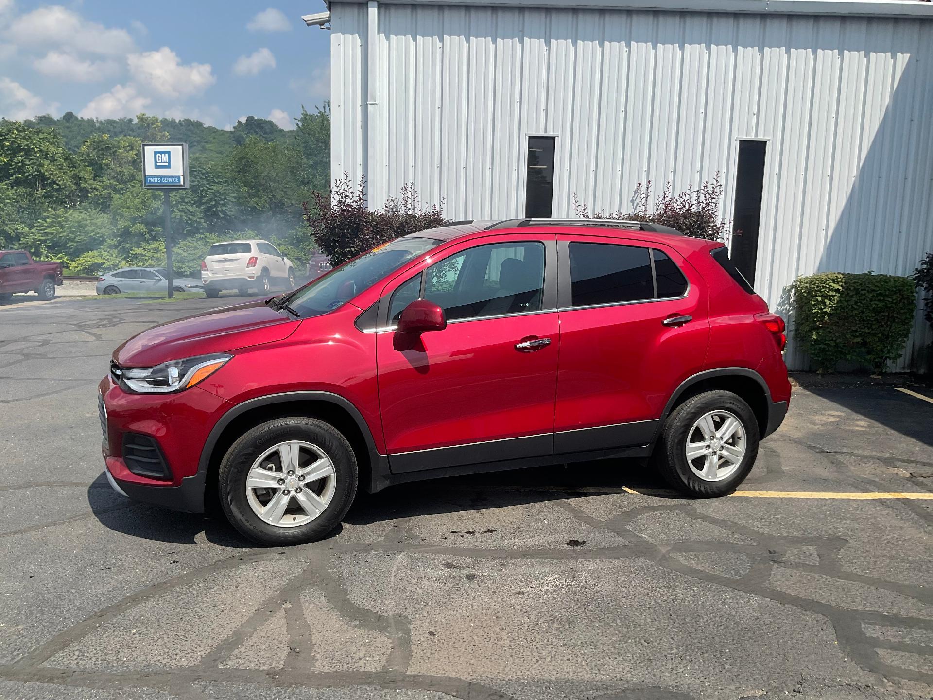 Used 2020 Chevrolet Trax LT with VIN 3GNCJPSB7LL245104 for sale in Bellaire, OH
