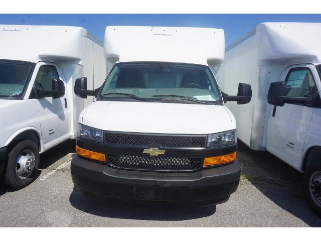 2023 Chevrolet Express Cutaway 4500 Vehicle Photo in ALCOA, TN 37701-3235