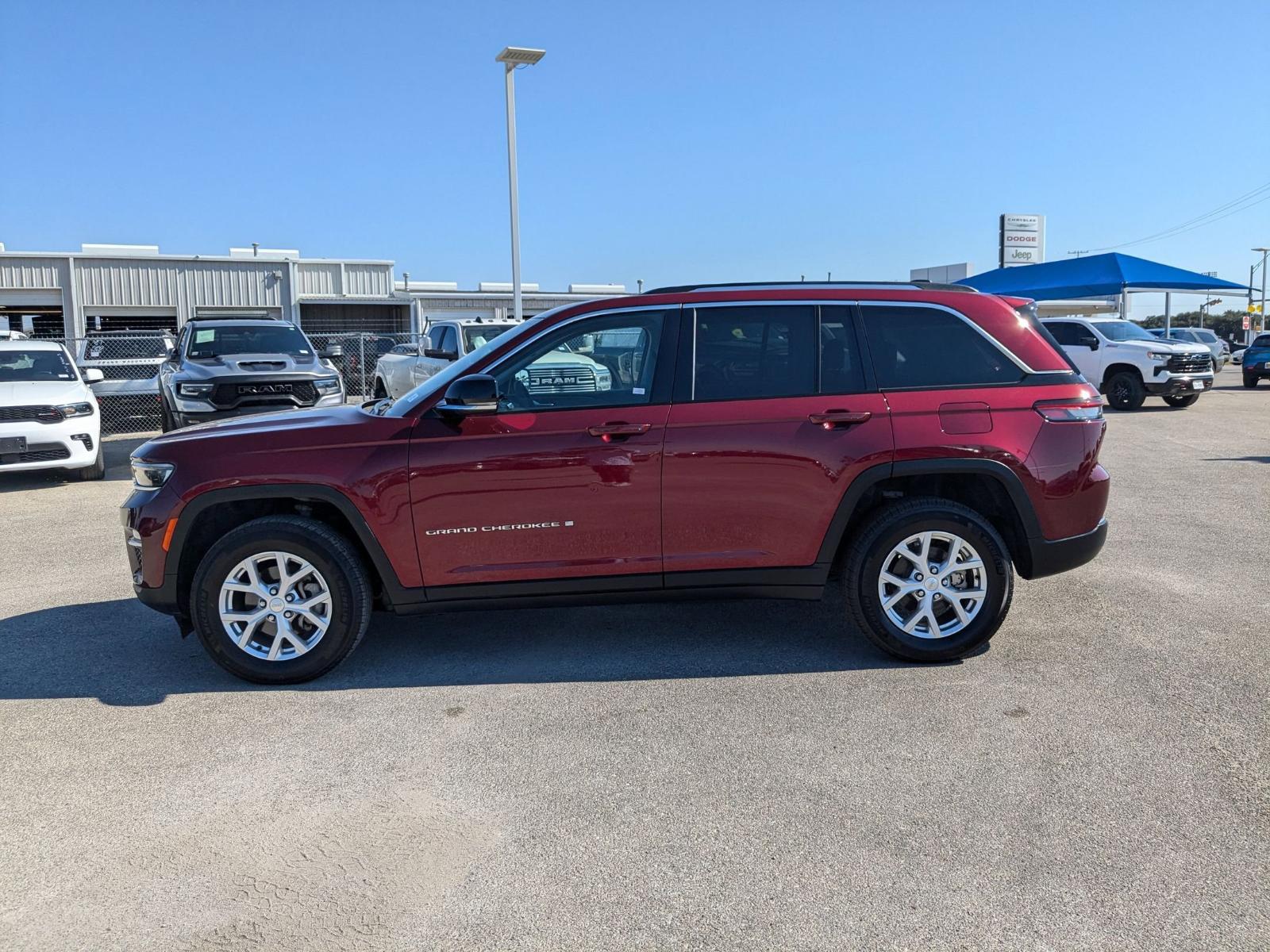 2023 Jeep Grand Cherokee Vehicle Photo in Seguin, TX 78155