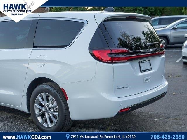 2024 Chrysler Pacifica Vehicle Photo in Saint Charles, IL 60174