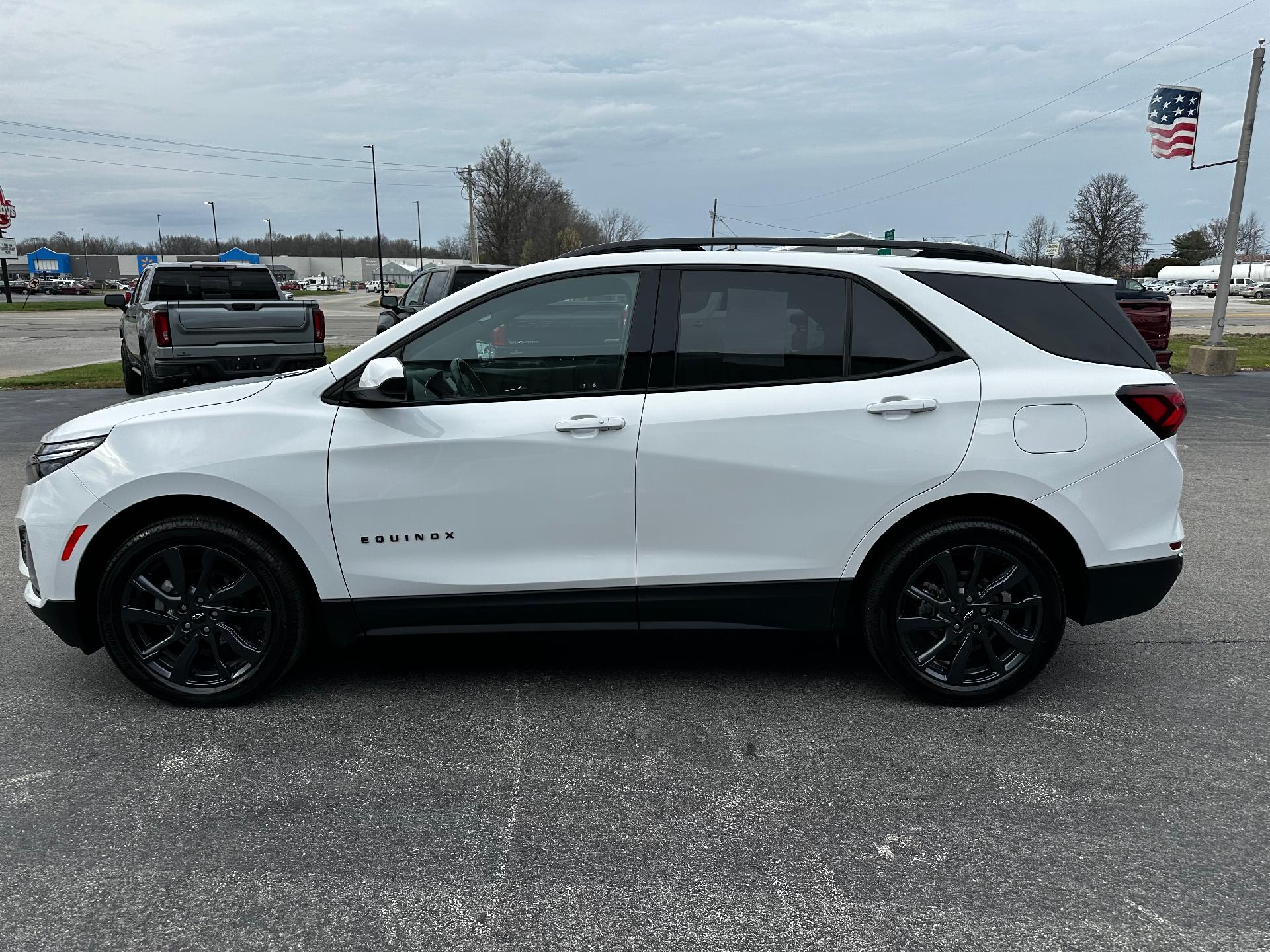 Used 2022 Chevrolet Equinox RS with VIN 2GNAXWEV9N6126306 for sale in Salem, IL