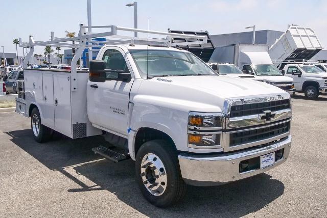 2023 Chevrolet Silverado Chassis Cab Vehicle Photo in VENTURA, CA 93003-8585