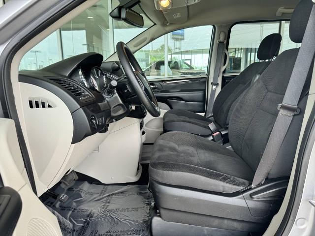 Used 2019 Dodge Grand Caravan SE with VIN 2C4RDGBG6KR646862 for sale in Manhattan, KS