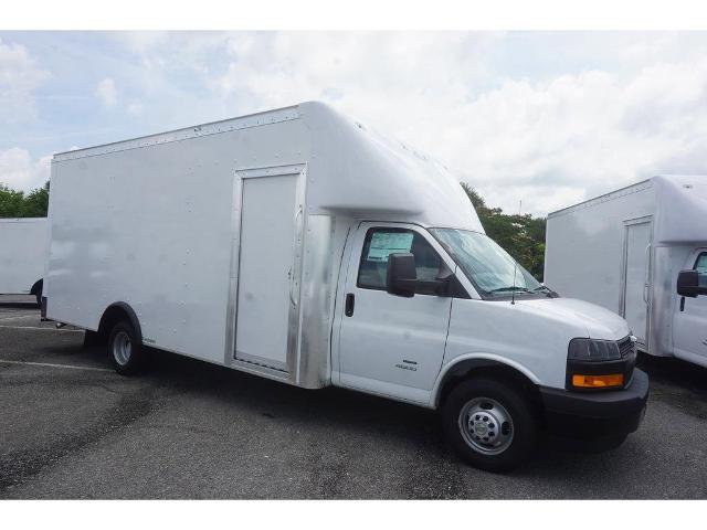 2023 Chevrolet Express Cutaway 4500 Vehicle Photo in ALCOA, TN 37701-3235