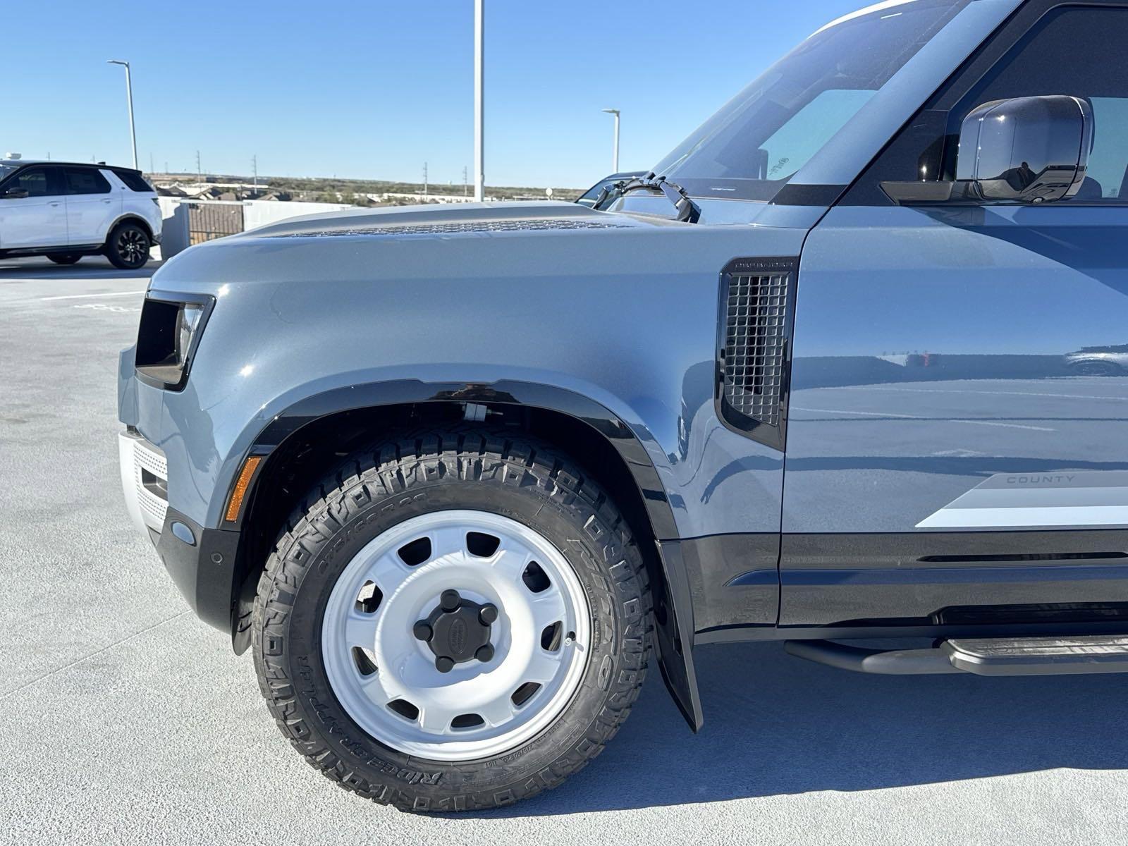 2025 Defender Vehicle Photo in AUSTIN, TX 78717