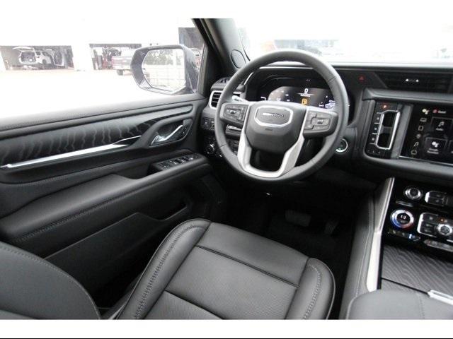 2024 GMC Yukon XL Vehicle Photo in ROSENBERG, TX 77471-5675