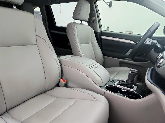 2019 Toyota Highlander Vehicle Photo in Grapevine, TX 76051