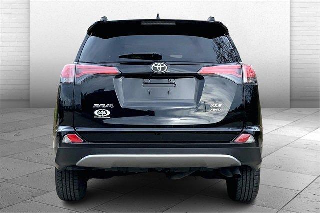 2018 Toyota RAV4 Vehicle Photo in KANSAS CITY, MO 64114-4502